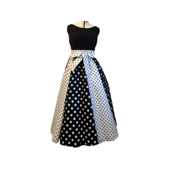 A-line, High Waist, Maxi Swing Skirt with Pockets. - Picture 2 of 2